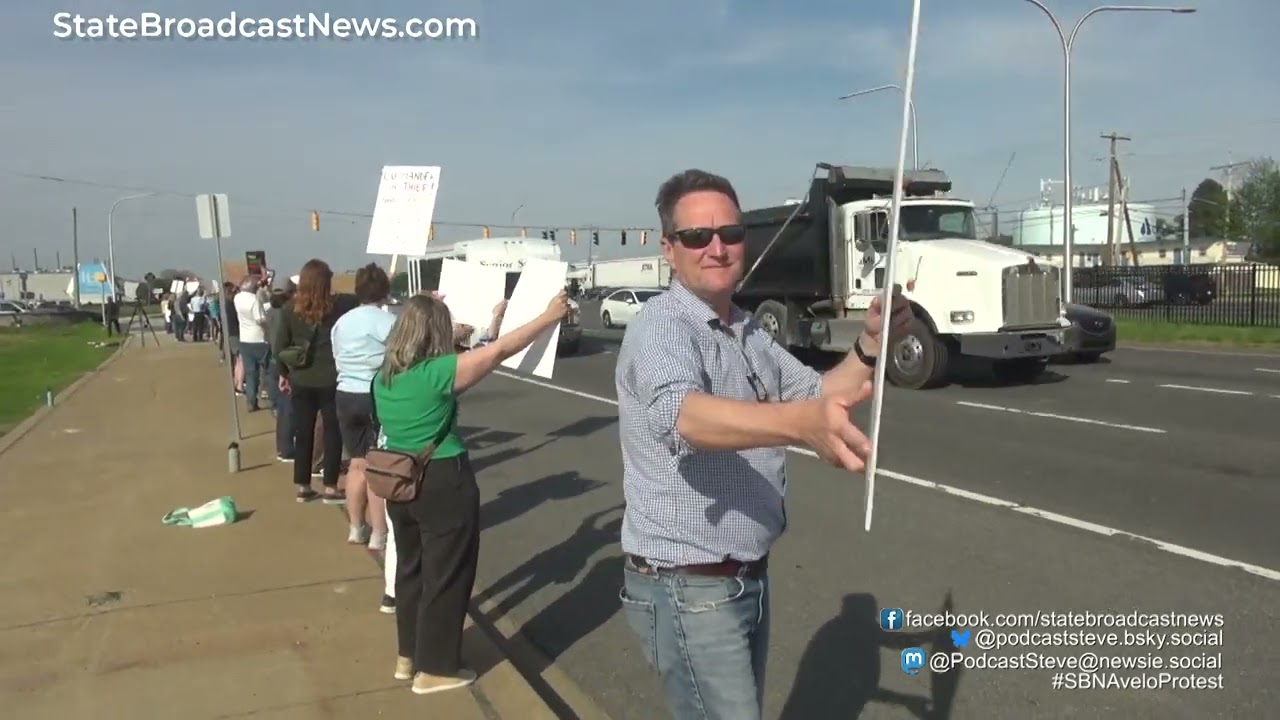 Delaware Residents Protest Airline's ICE Contract