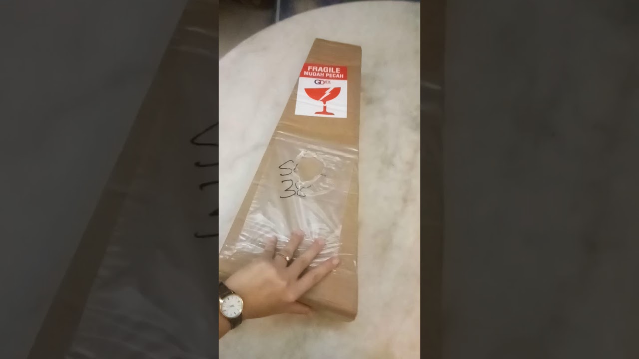 Ukulele unboxing from 