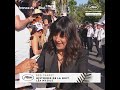 Romane Bohringer prend un instant pour saluer ses admirateurs !