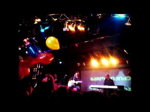 ბაჩო ჯიქიძე - გოგონა უსვამს გვირილას კითხვებს