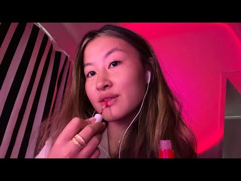 ASMR: It’s all about lipgloss! (tapping, applying lipgloss, soft whispering etc..)
