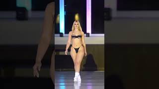 Karen Rodriguez arrasa no desfile #modelfitness #desfile #miamiswimweek