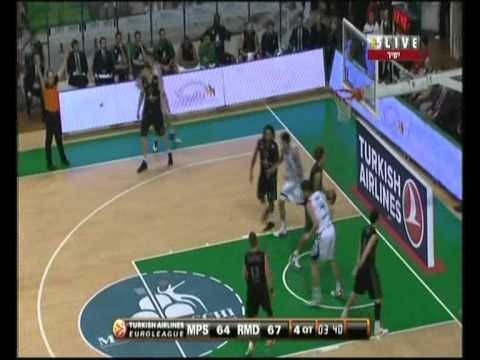 Nicola Mirotic & Carlos Suarez at Siena in 4th QT (26-01-2011)