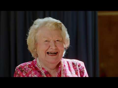 (Official) Dame Patricia Routledge - "I Went to a Marvellous Party" by Nol Coward