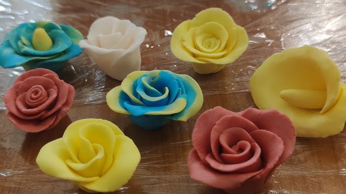 Pasta di zucchero: il tutorial per creare una rosa in pochi e semplici  passi