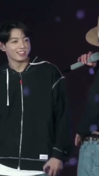 timingnya kecepetan v haha, v klo dah d konser bobroknya keluar😂 #taehyung #taekook #bts