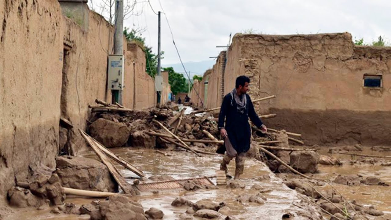 Более 300 человек погибли в наводнении в Афганистане. Страшные кадры с места трагедии