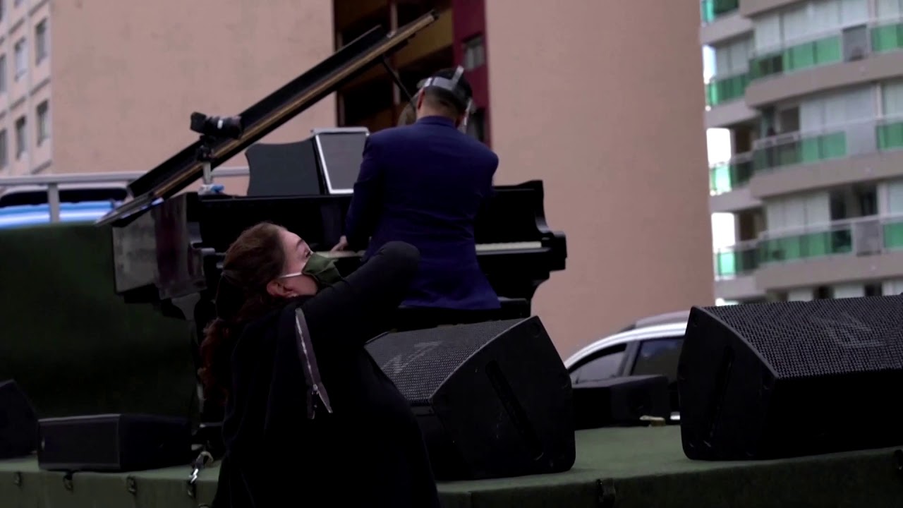 Brazil's traveling piano man sings for Mother's Day