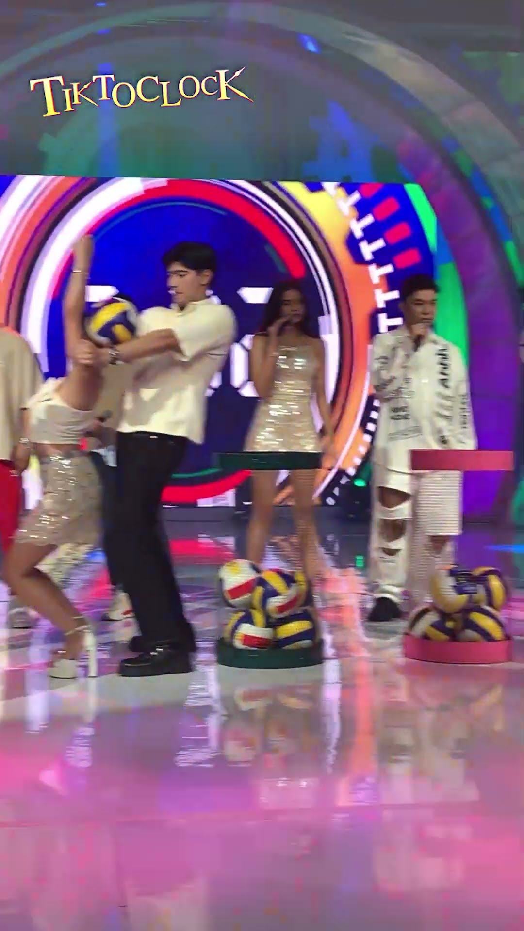 Lexi, MAHILIG SA BOLA?! #shorts | TiktoClock