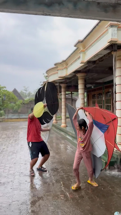 Layangan Ram Raman Ku Di Terjang Hujan Badai #layangan #hujan #hujanbadai #drama #komedi #lucu
