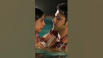 غارق بالحب حتى أذنيه الصداقة عنوان الحب Shorts 