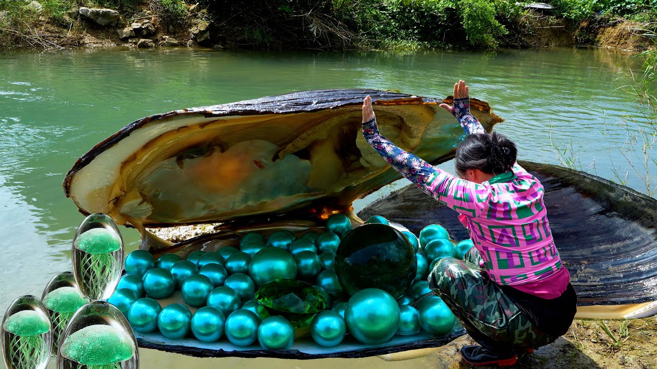 😱😱Pry open the giant clam, inside it is pregnant with countless dazzling green pearls, so charming