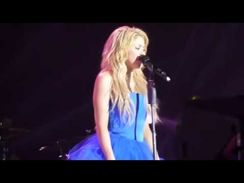 Shakira chante Cabrel: "Je l'aime à mourir" Bercy - Lyrics - YouTube