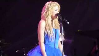 Shakira chante Cabrel: "Je l'aime à mourir" Bercy - Lyrics - YouTube