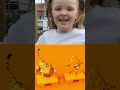 ¡Haz el baile de colores de las vacaciones de medio trimestre! | Aprende los colores #shorts