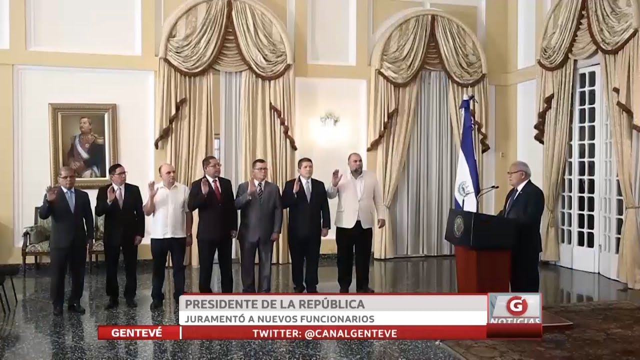 Presidente de la República juramentó a nuevos funcionarios newspaper mockup