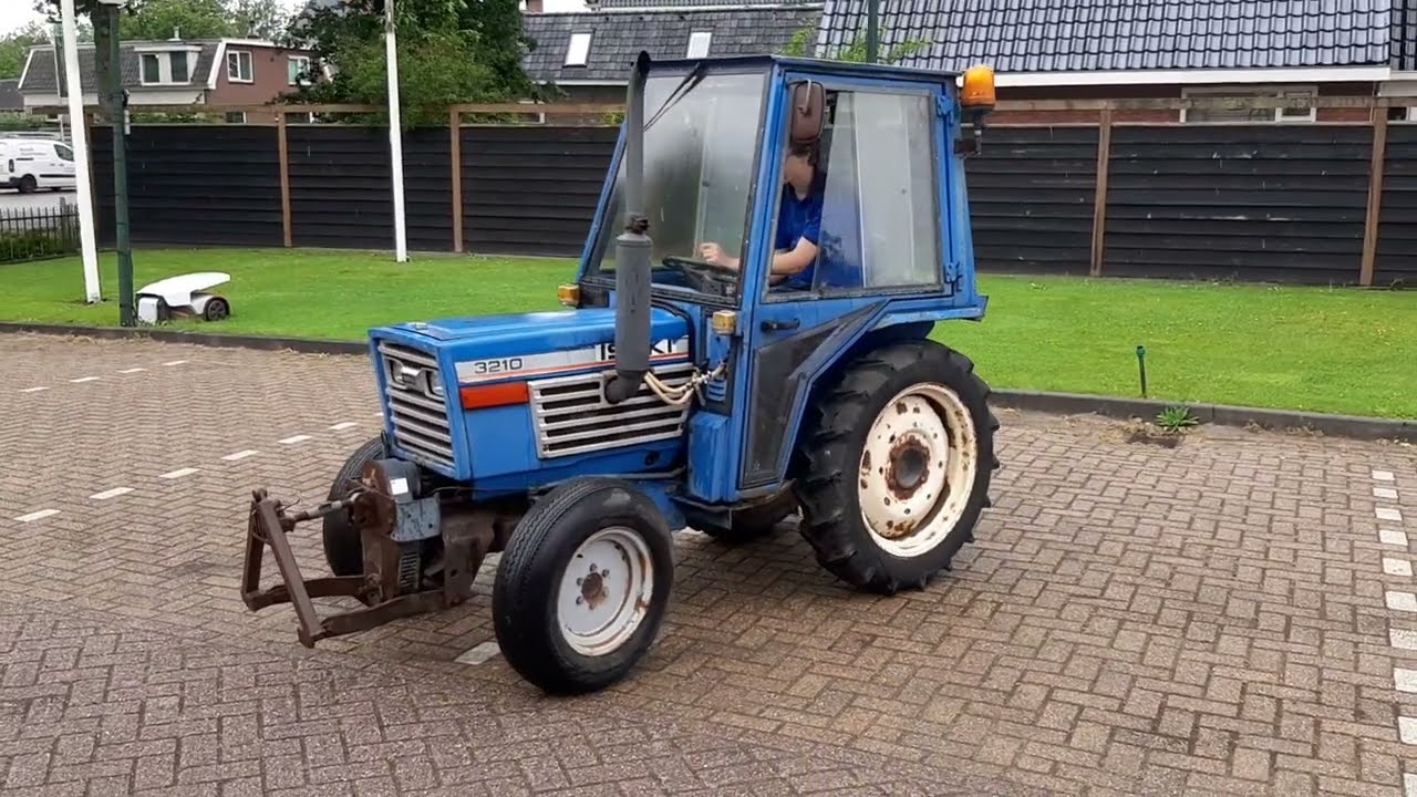 Iseki 3210 met cabine en fronthef
