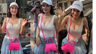Bapre Baap Es उमर Me Bhi Ameesha Patel Goes Bold In Short Dress Ameesha Patel Hot,