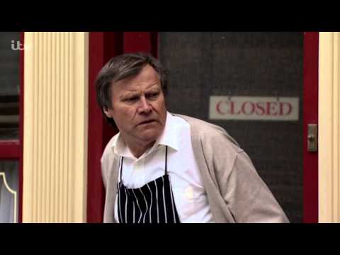 Video: Wanneer kocht Roy Cropper het café?