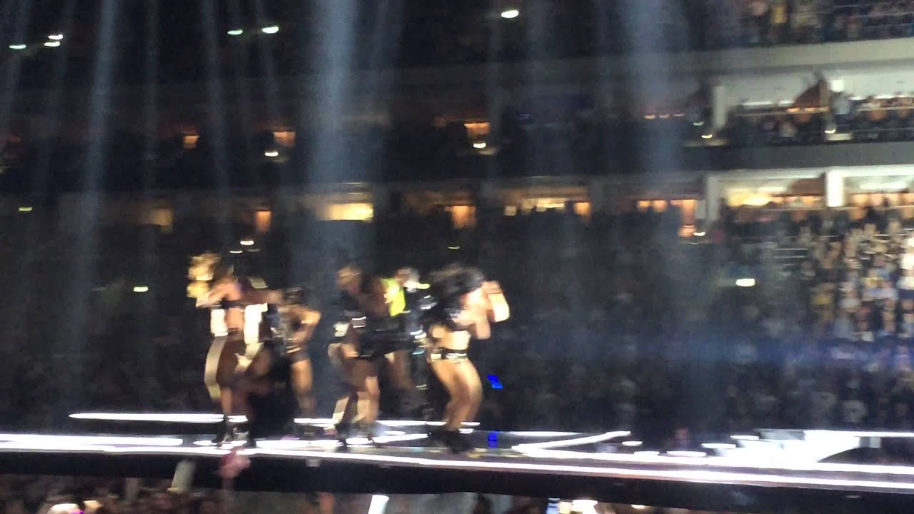 Lady Gaga artrave ARTPOP Berlin - Edge of glory / judas / Aura