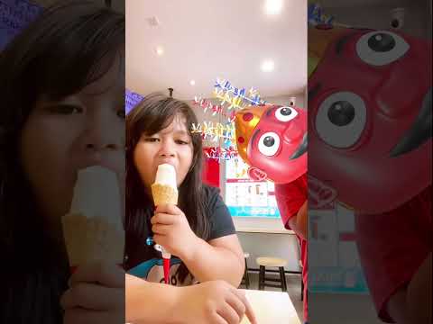 😋 Ondel-Ondel Ketagihan Es Krim, Sampai Nambah Terus!