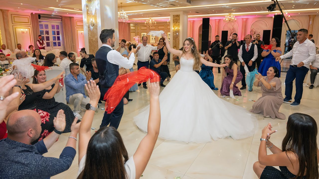 Sinan Hoxha ndez vallen e miqve të rinj | Mariza & Kujtim