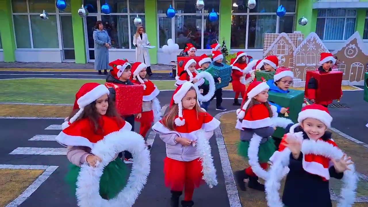 Запалване светлините на Коледната елха в ДГ 