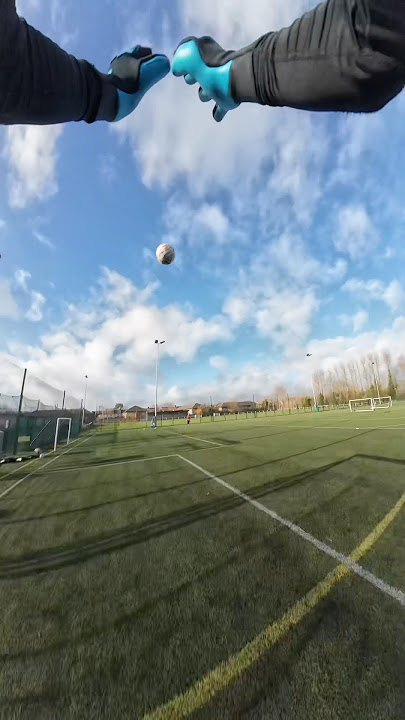 Crosses & Sidevolley🎯🔥#soccer #football #goalkeeper #viral  @gripmode