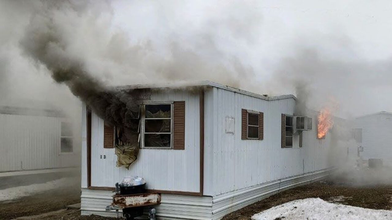 Mobile home catches fire in Yankton, SD - YouTube