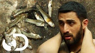 Julio hears voices in his head | Naked and Afraid | Discovery Latin America