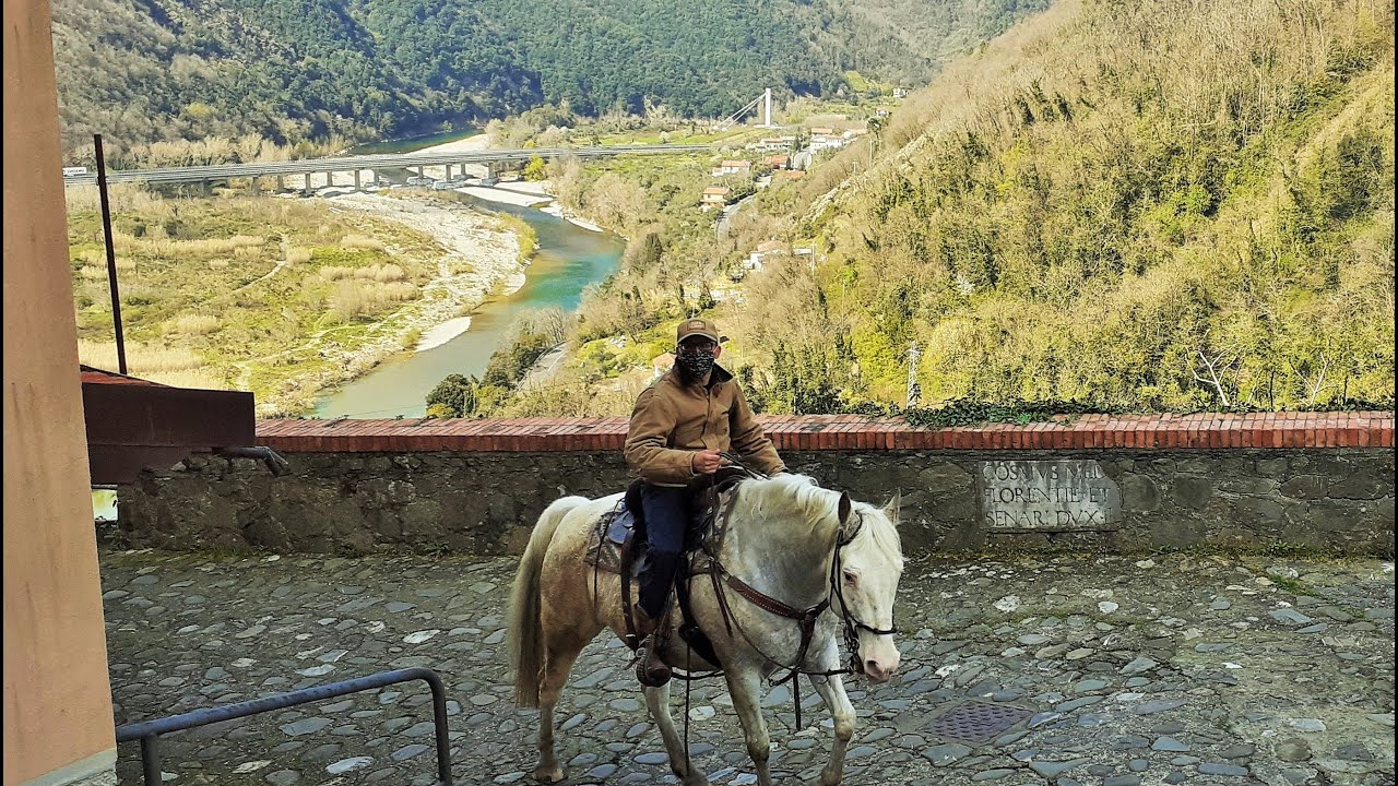 A CAVALLO LUNGO LE MURA DI CAPRIGLIOLA