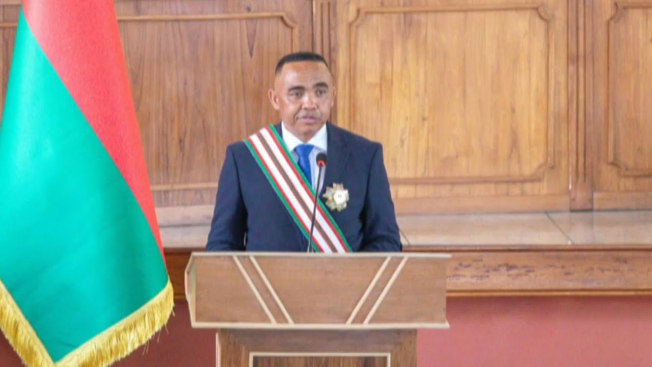 Coronel toma posse como presidente de Madagascar após golpe de Estado | AFP