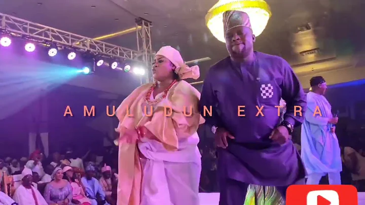 ACTRESS NKECHI BLESSING TWERKS IN FRONT OF OONI OF IFE