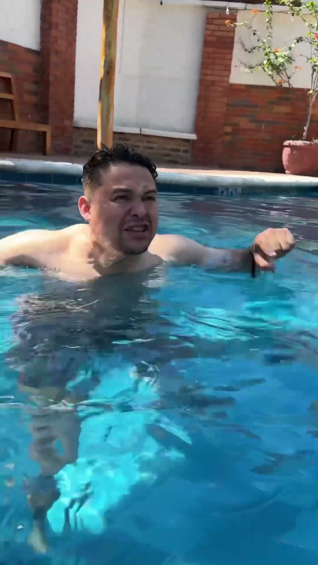 El que se quiere escapar de la piscina @hoteljqrdinboutique #humor #cosasdefamilia #comedia #cosas