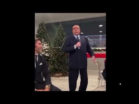 Berlusconi show alla festa di Natale del Monza: 'Un pullman di t***e per i giocatori'