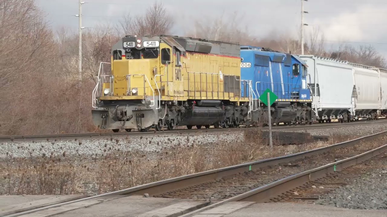 A Crazy hour in Greenwich Ohio, with Wheeling SD40-T2 and SD40-2.