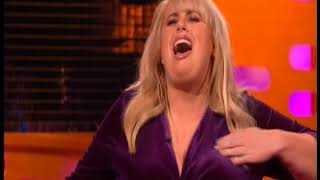 Rebel Wilson sings edge of glory with her own body percussion