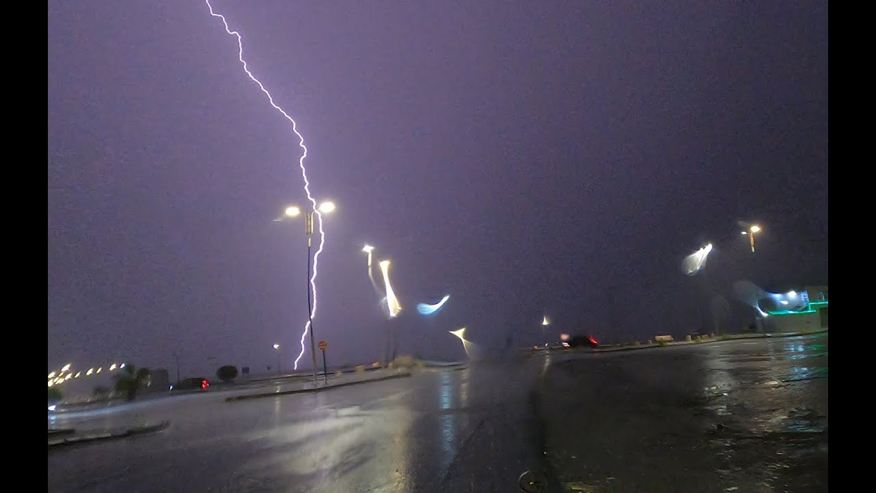 امطار غزيرة وصواعق قوية  تعرضت لها محافظة #الليث  بتاريخ 2024/8/23 م#تصويري