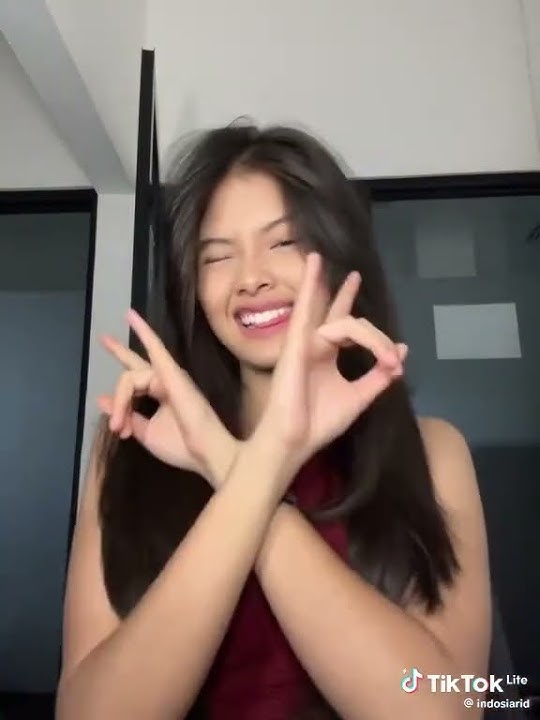 yang pake baju dress merah cantik banget, rakh hati kamu amankan karna lihat mala cantik😭😆