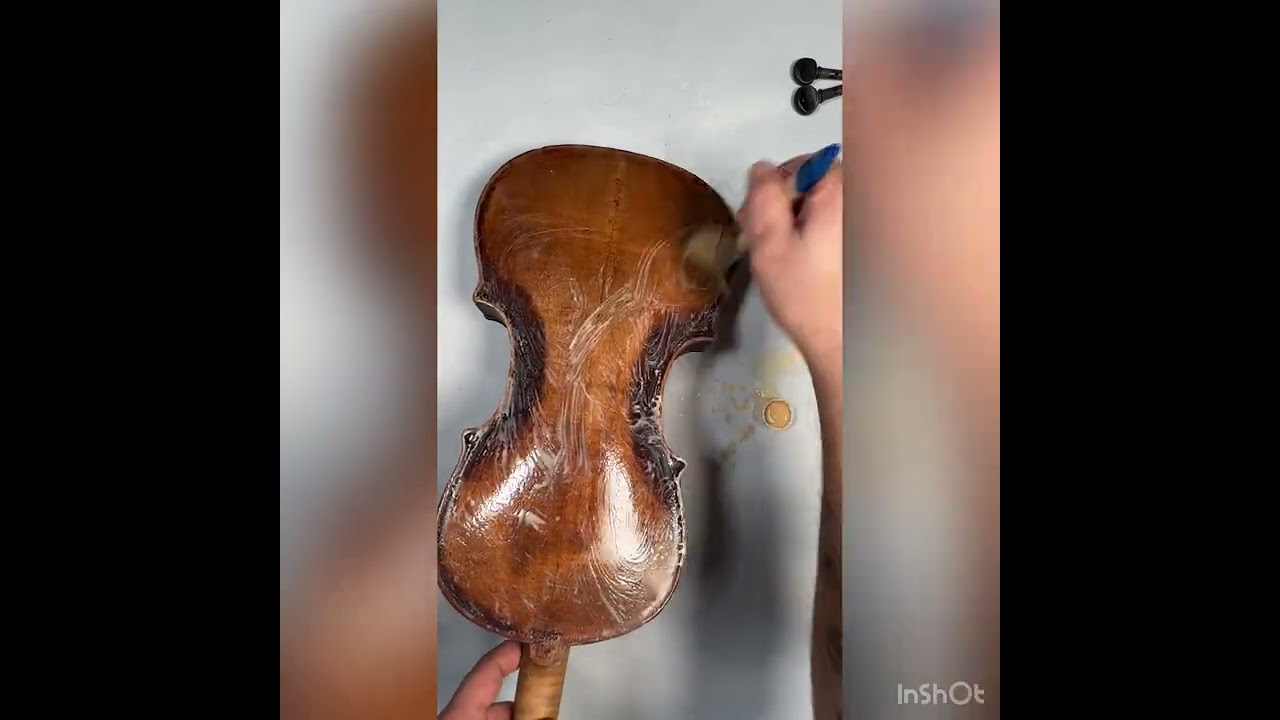 Violin cleaning from dust and shining again.  تنظيف آلة الكمان الكنمجة