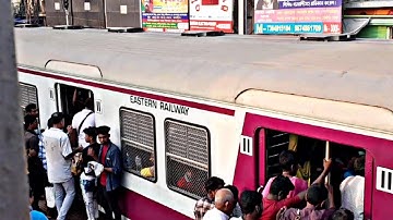 Howrah Barddhaman Local via Main Arrived at  Seoraphuli Junction.