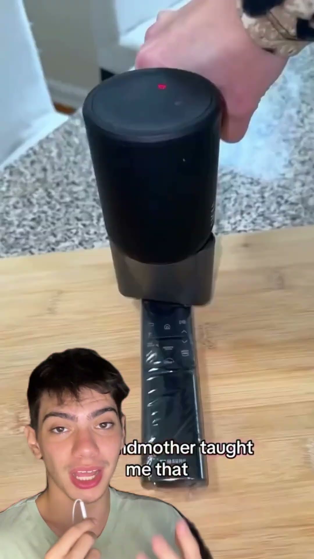 Use plástico filme no controle remoto! Fica limpo, à prova d’água