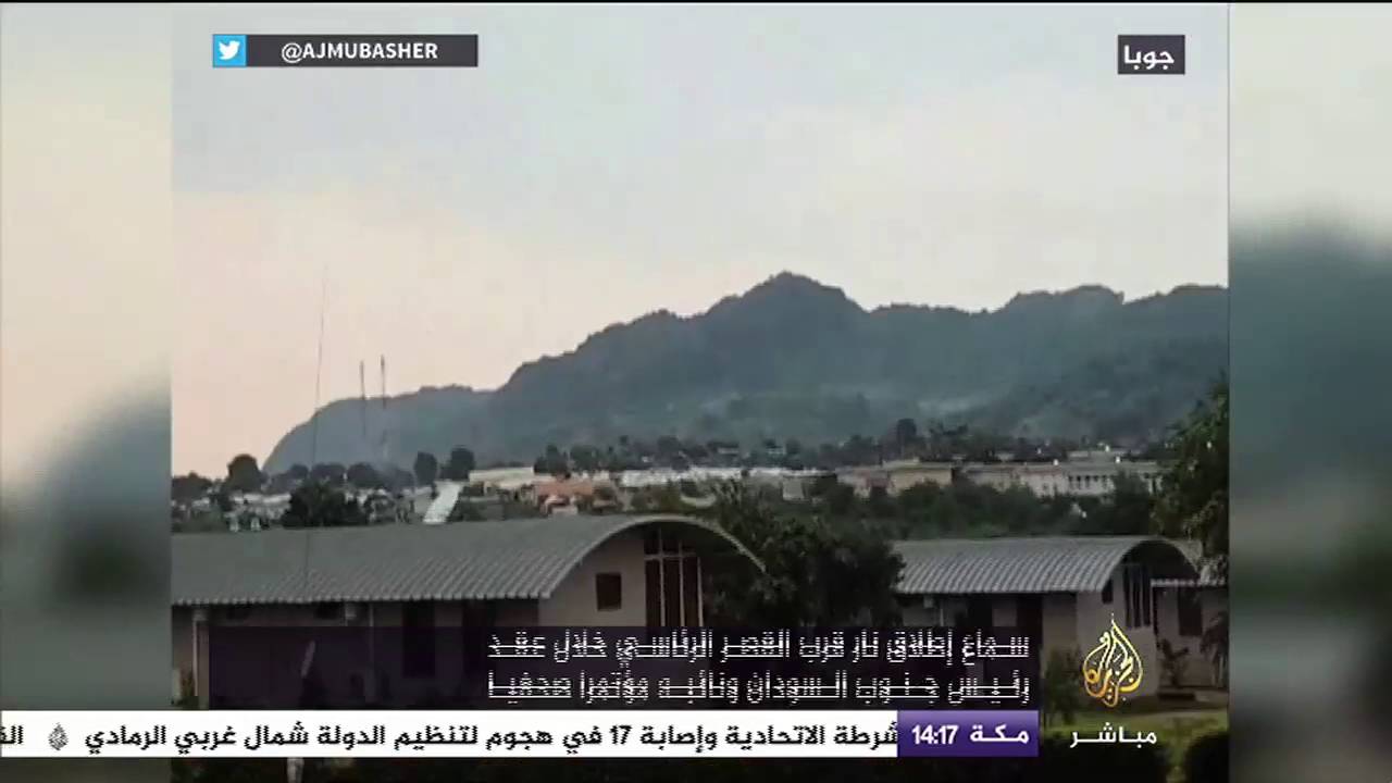 لحظة إطلاق نار أثناء مؤتمر صحفي لرئيس جنوب السودان ونائبه