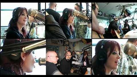 Garbage interview and acoustic set on DC101 radio (2005)