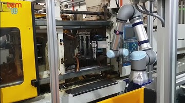 UR5e cobot and Chinese made plastic injection machine