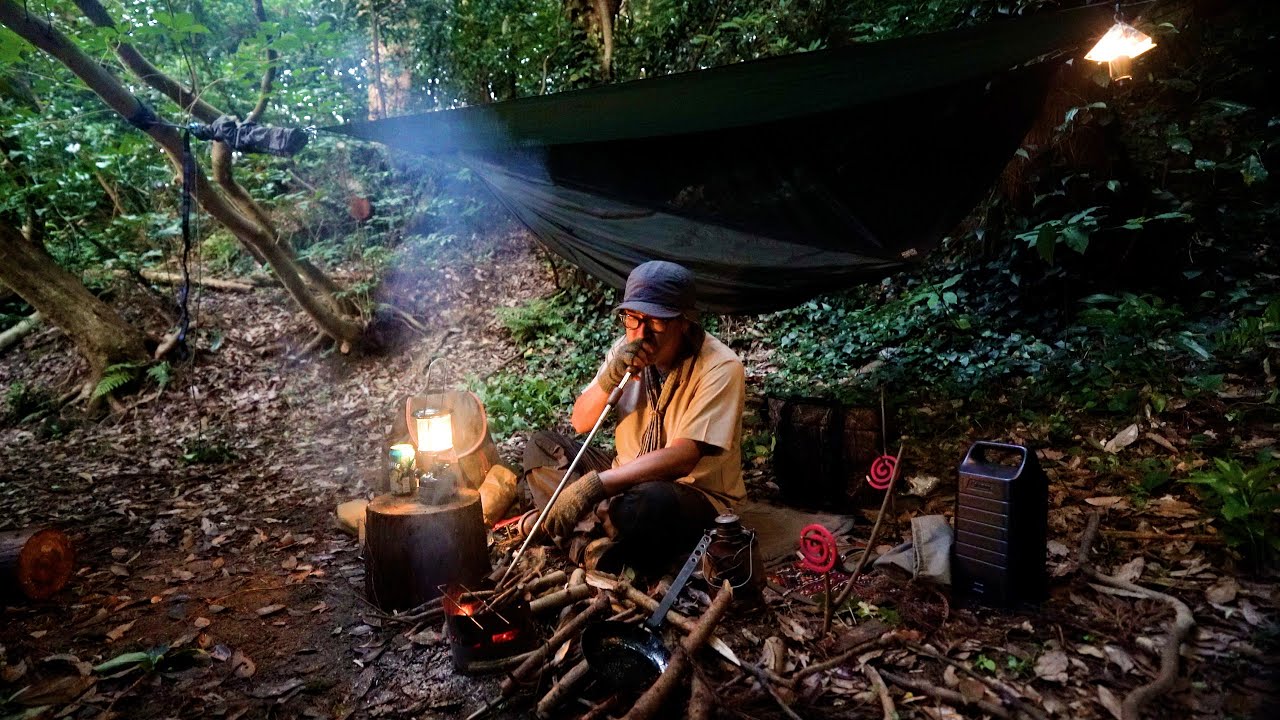 【ソロキャンプ】汗だく森ハンモック泊🔥野営で非日常体験｜ヘネシーハンモック