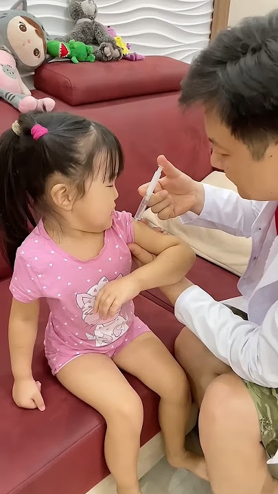 Who else is so afraid of injection? 😤😱#shorts #vrial  LeoNata family