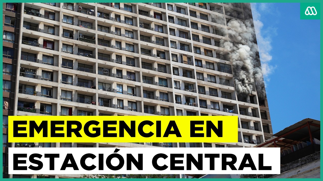 Incendio en Estación Central: Fuego consume un departamento en piso 15