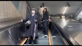 河馬上庭後離開法院情況 (2)    2025年11月13日