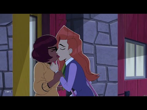 Velma: Daphne kissed Velma